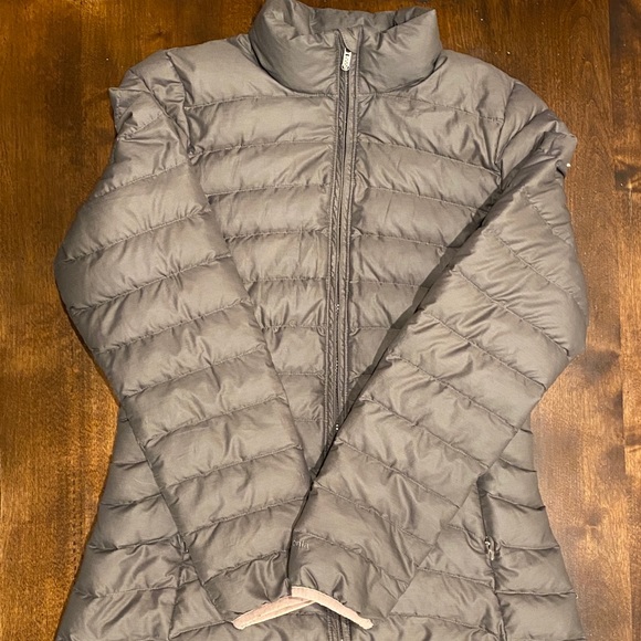 Patagonia Women’s Down Parka - Picture 2 of 6
